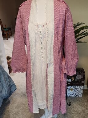 Eileen West Women's Pink Gingham Robe with White Lace Nightgown